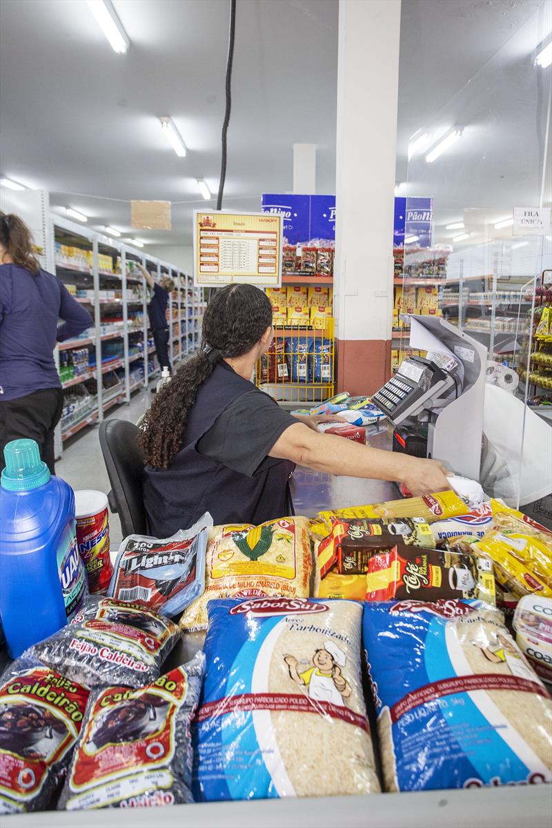 Aproveite o sábado para economizar nos Armazéns da Família de