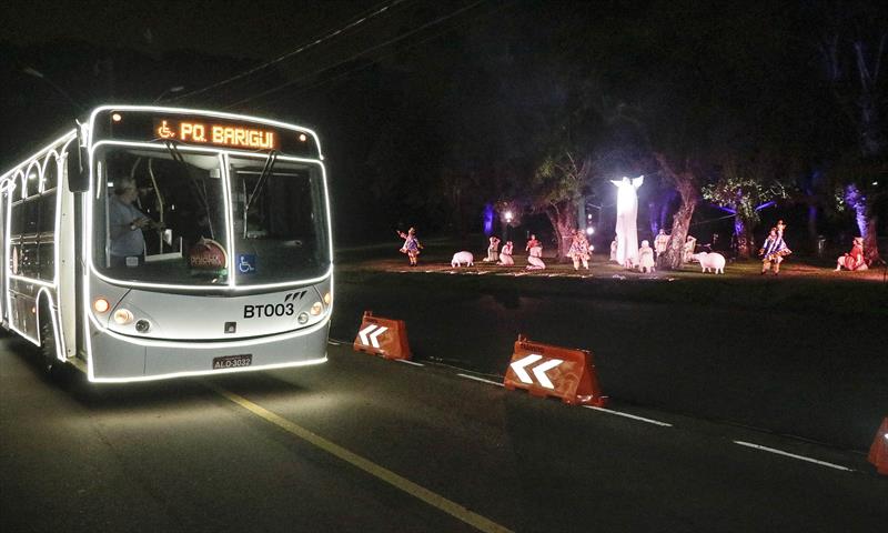 Linhas especiais de ônibus de Natal vão passar por três parques de  CuritibaLinhas especiais de ônibus de Natal vão passar por três parques de  Curitiba