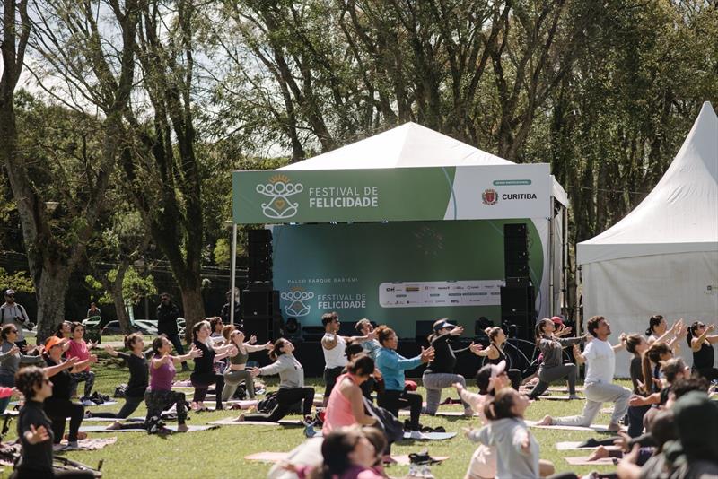 Festival da Felicidade traz aulas de yoga gratuitas para Curitiba