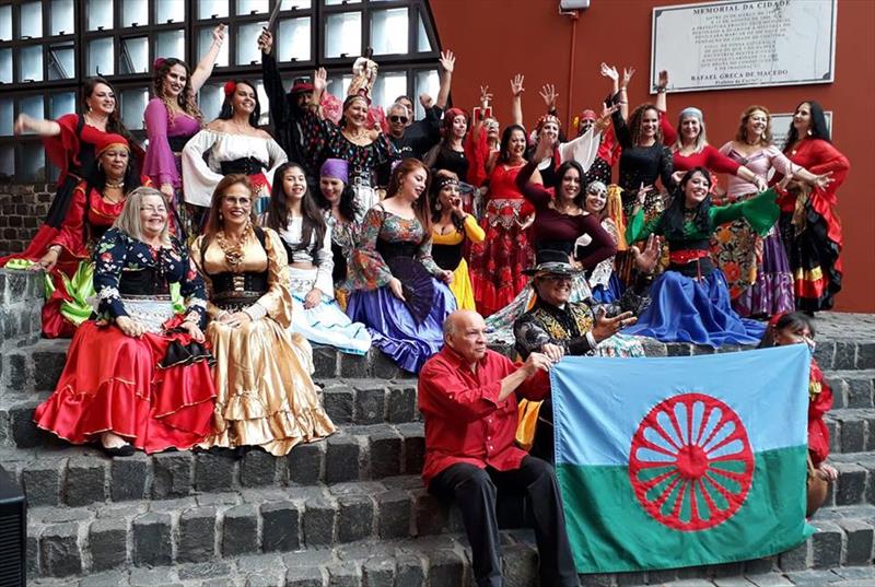 Tarde com música e dança celebra a cultura cigana na Praça da Espanha
