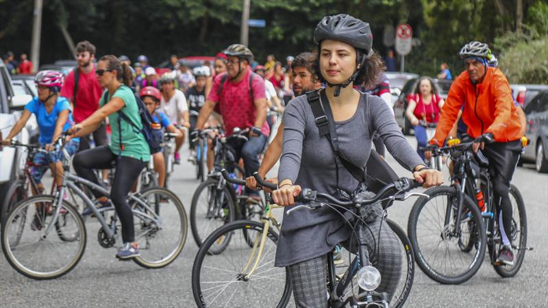 Os passeios são gratuitos e têm o objetivo de incentivar a prática do ciclismo. Foto: Daniel Castellano / SMCS