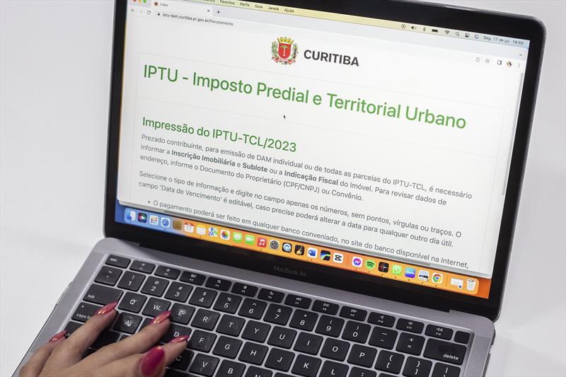 Também é possível pagar pelo PIX, por cartão de débito ou crédito ou ainda colocar em débito automático.