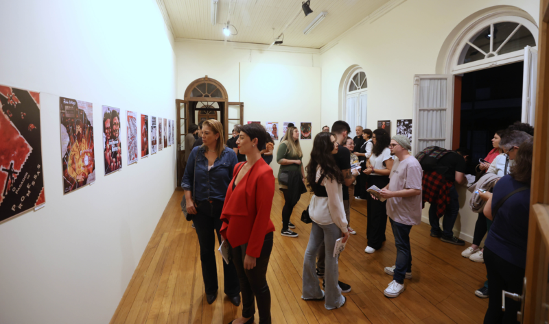 Traços Curitibanos comemora uma década com exposição de obras de artistas locais